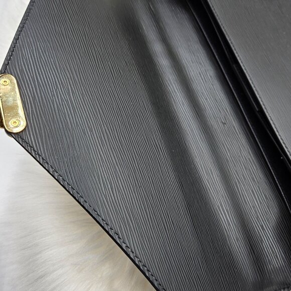 Louis Vuitton Black Epi Briefcase - Picture 17 of 17